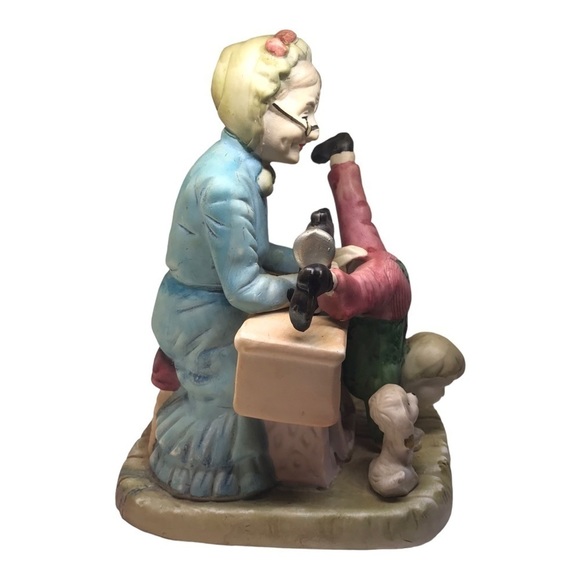 Vintage Original Art Mark Grandma Sewing Grandsons Pants Figurine - Picture 4 of 6